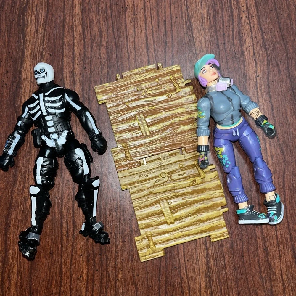 4-inch Fortnite Solo Mode Teknique & Skull Trooper, 2 Pc Wood Building Materials